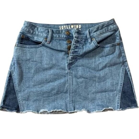 Idyllwind NWOT Blue Denim Mini Skirt M Frayed Hem Button Fly Stretch Cotton - Picture 1 of 6